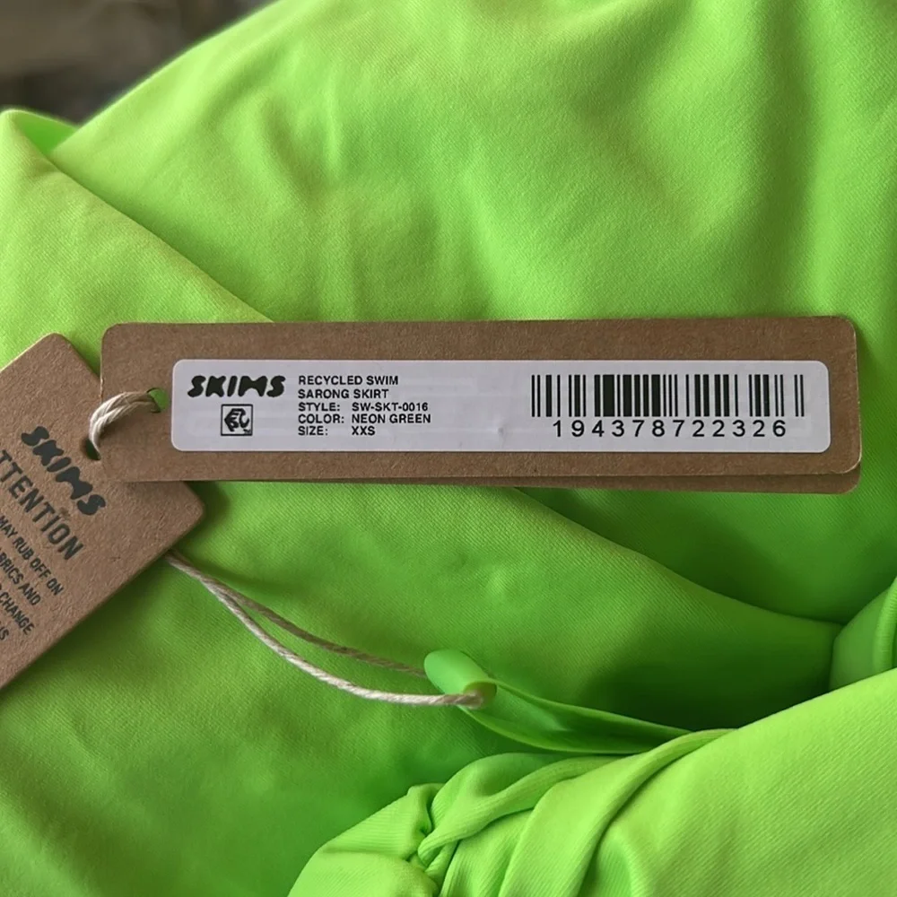- SKIMS (B18) SWIM SARONG SKIRT NEON GREEN NWT SIZE XXS